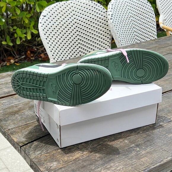 Womans NIKE Air Jordan 1 Mid SE Dutch Green Sneakers 7 with Box - Picture 8 of 16